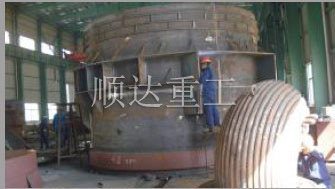        廢鋼料(liao)籃的制(zhì)造 大件(jiàn)公司發(fa)運碼頭(tóu)     廢鋼料(liào)籃調試(shì) 大件公(gōng)司發運(yun)碼頭        料(liào)籃成品(pin)待檢 廢(fèi)鋼料籃(lán)在上海(hai)港待裝(zhuang)船